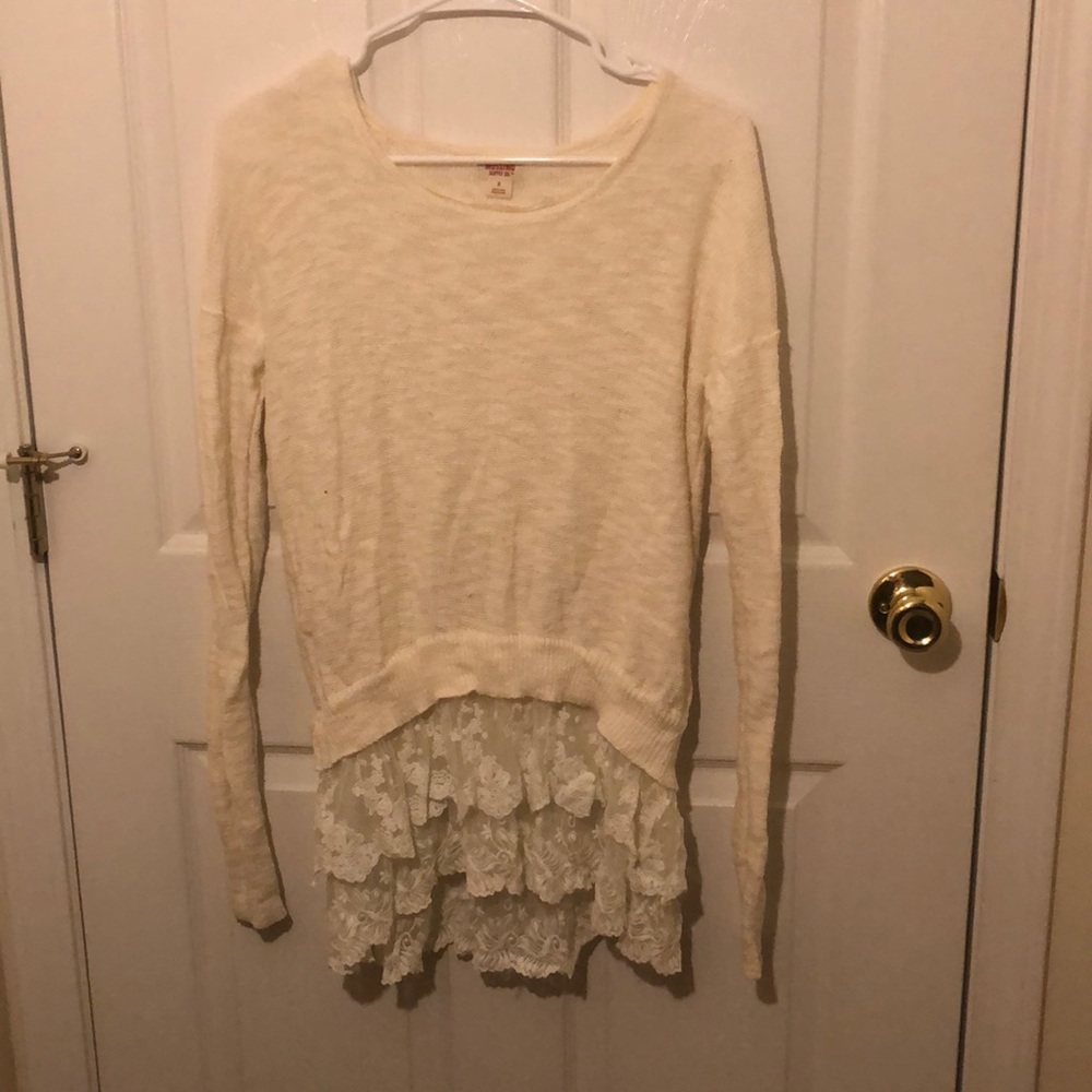 Cream Mossimo sweater with lace bottom